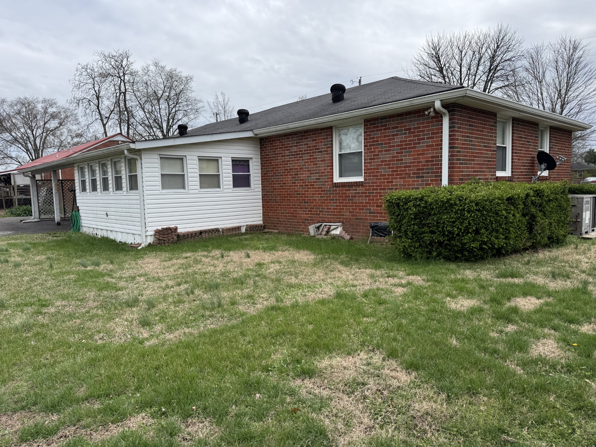 207 Elmwood Dr