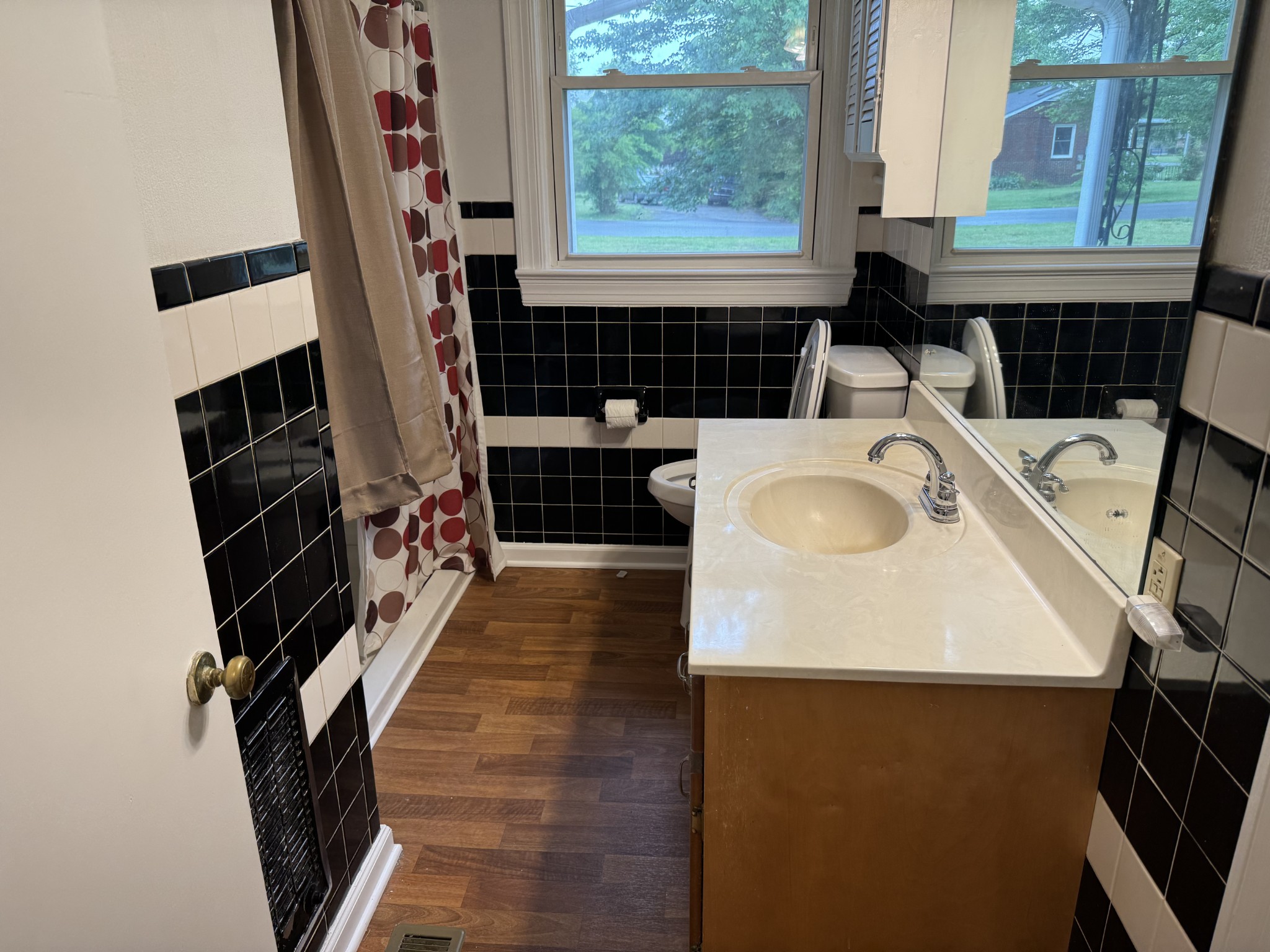 207 Elmwood Dr