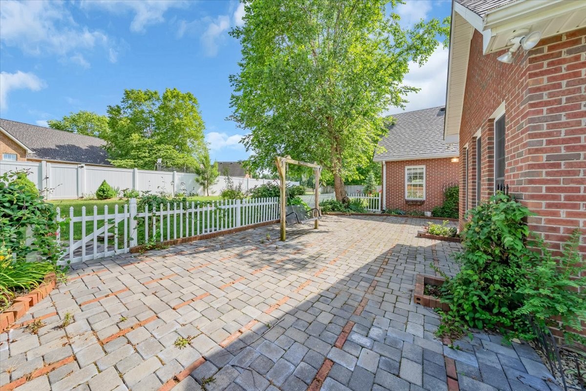 143 Hunters Ridge Dr