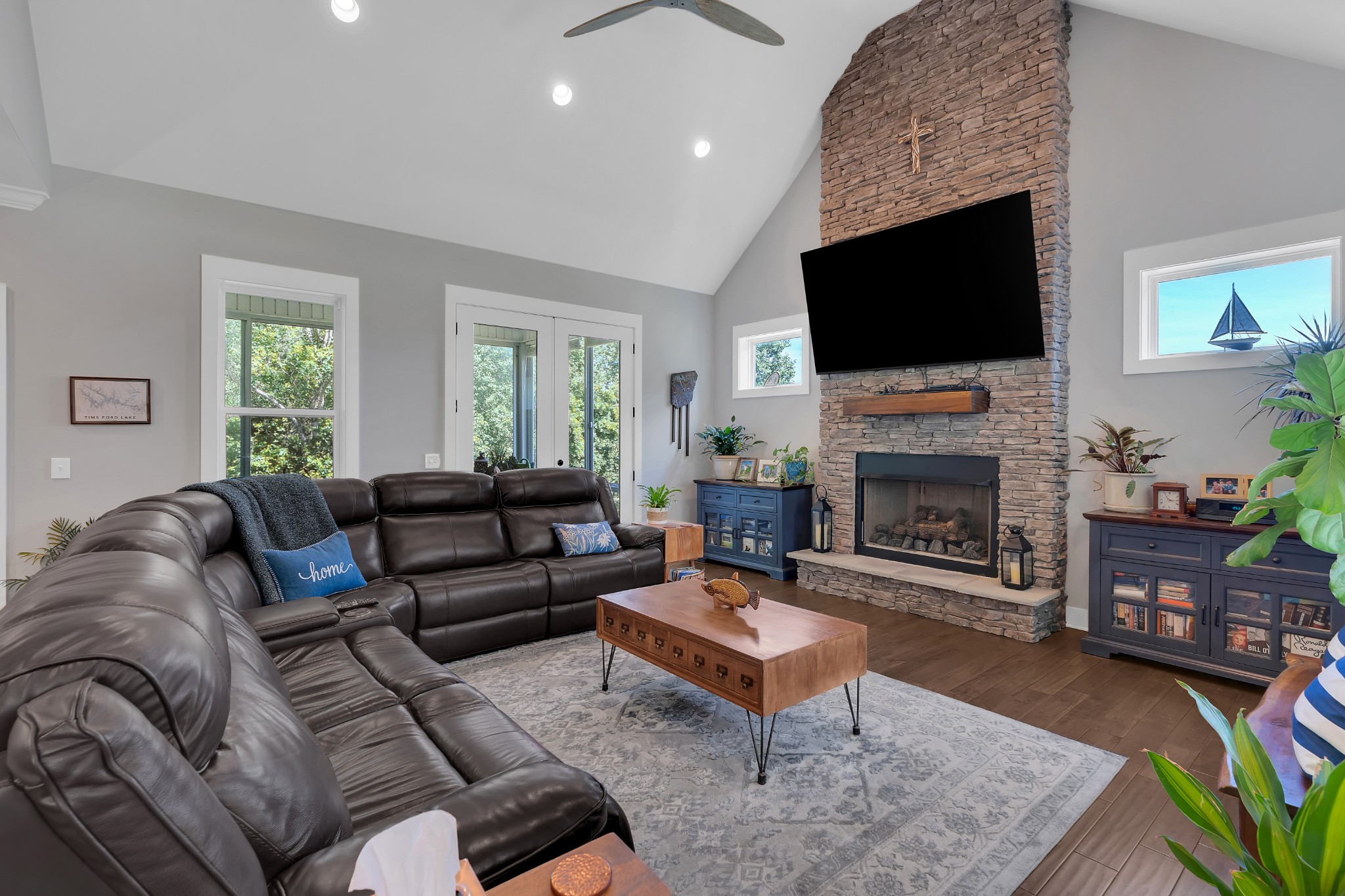 621 Lake Haven Dr