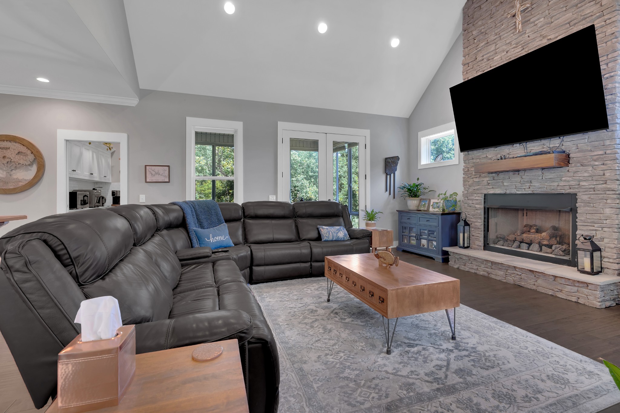 621 Lake Haven Dr