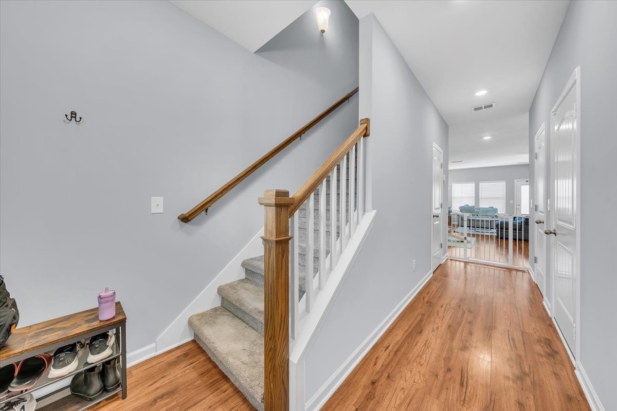 5613 Dockside Dr