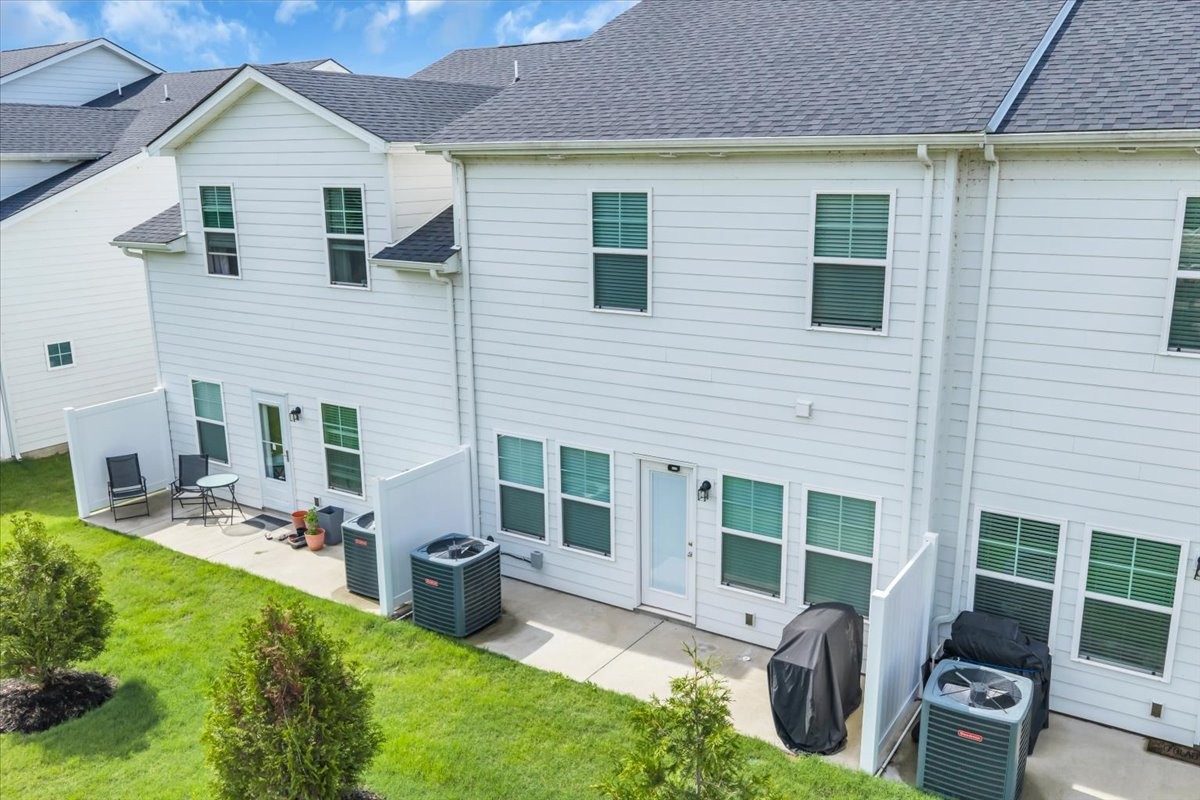 5613 Dockside Dr