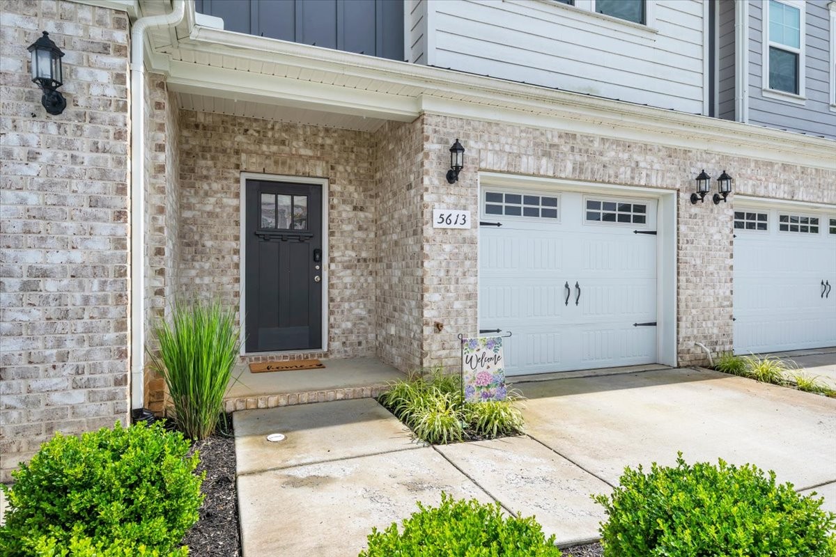 5613 Dockside Dr