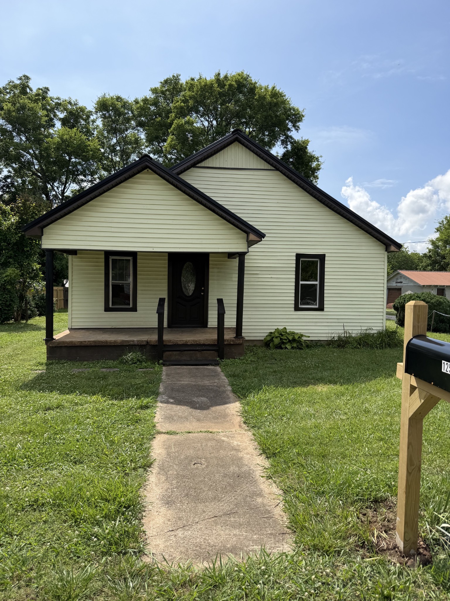 125 Walnut St