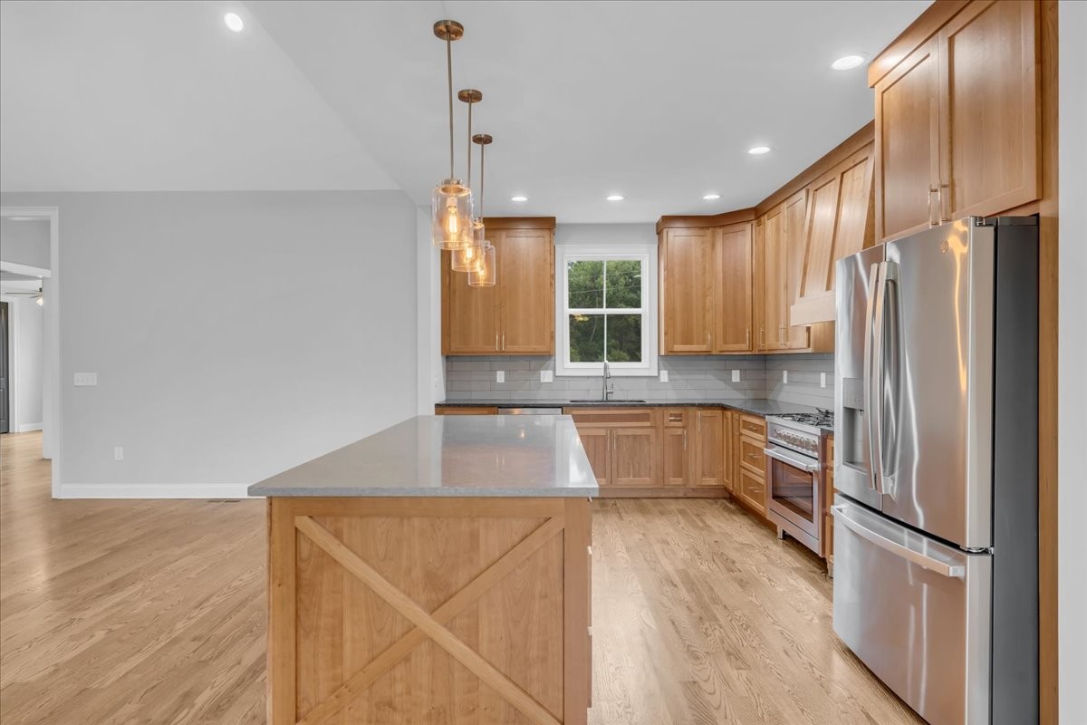 74 Summer Lake Ct