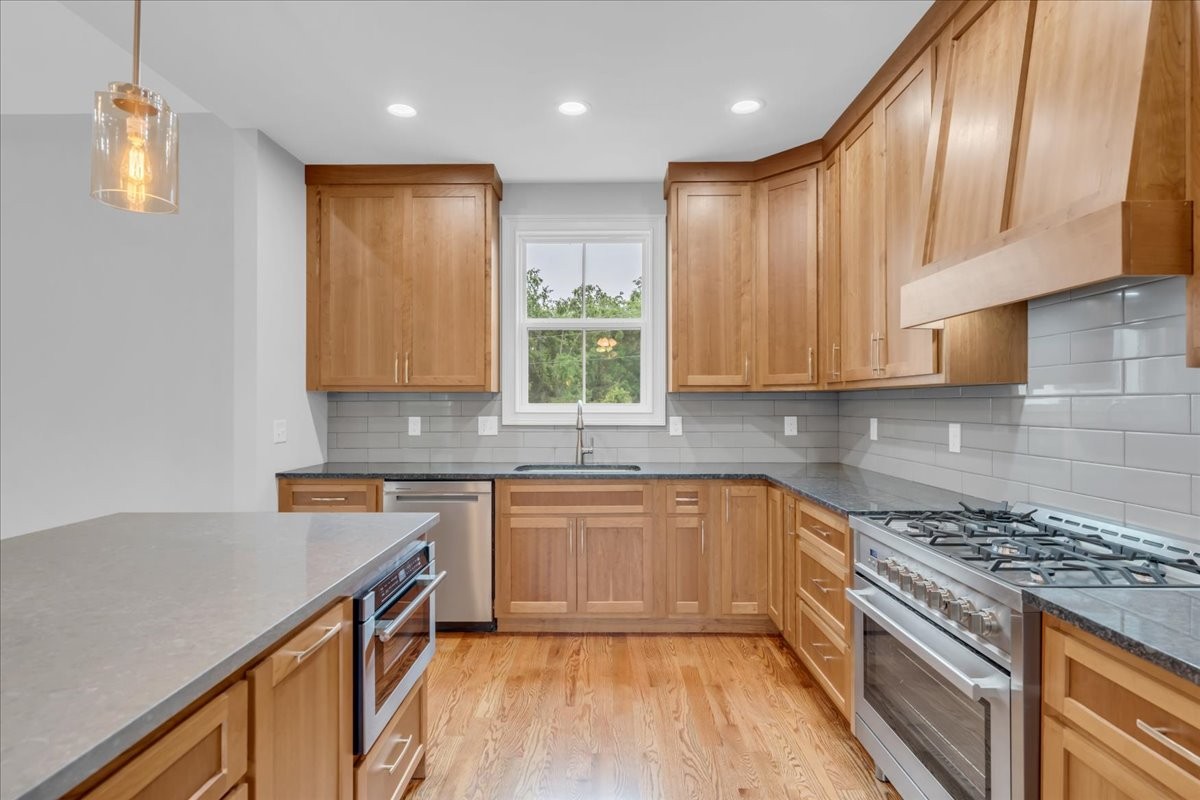 74 Summer Lake Ct