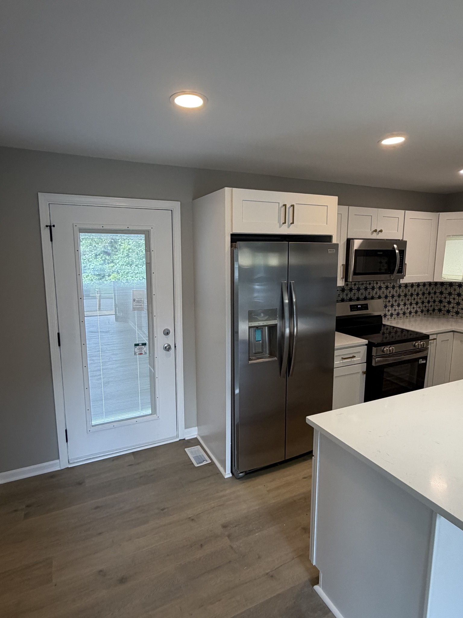 683 Shelton Ct