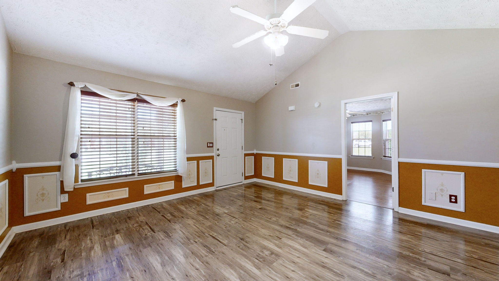2938 Ridgewood Dr