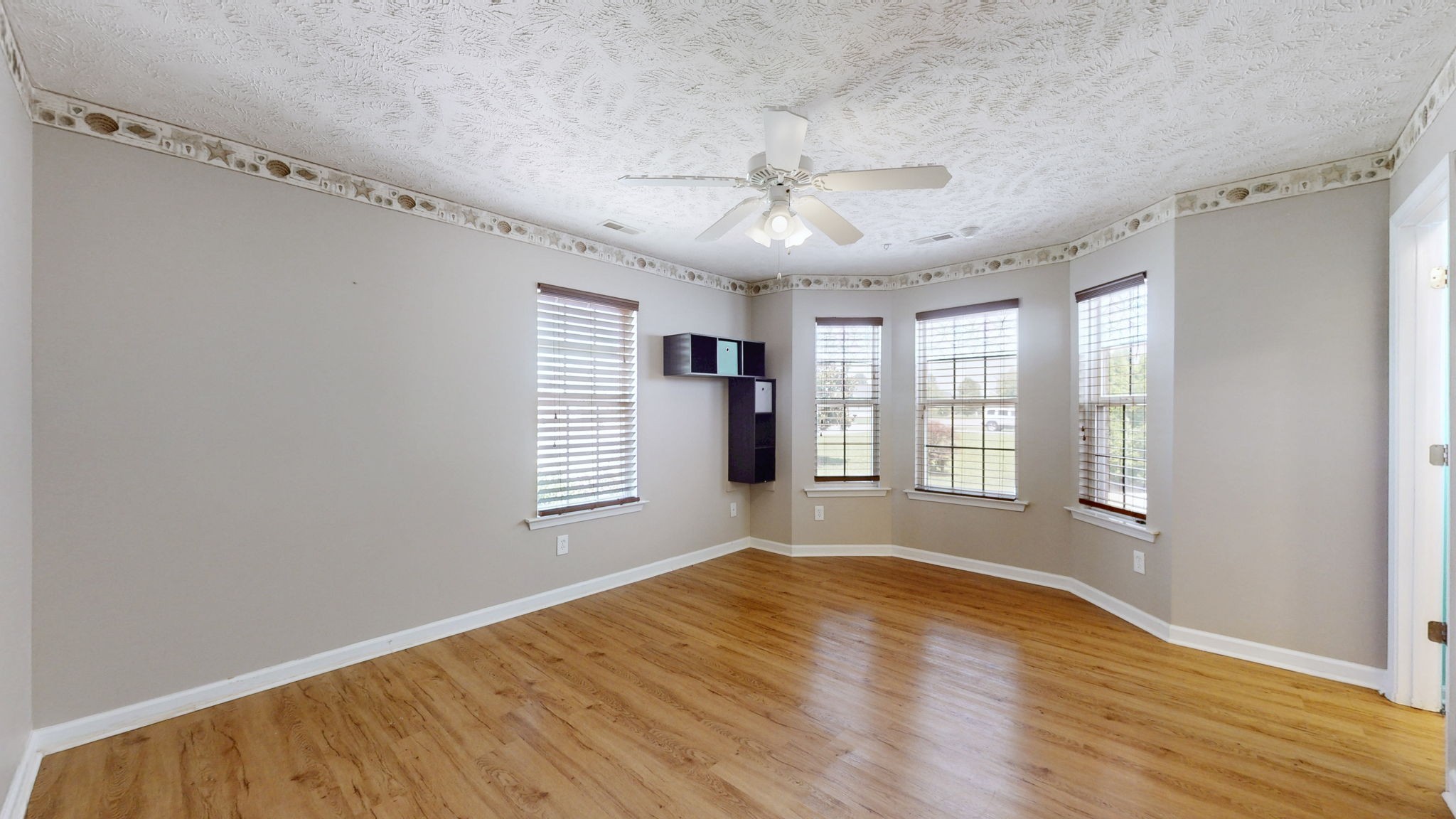 2938 Ridgewood Dr