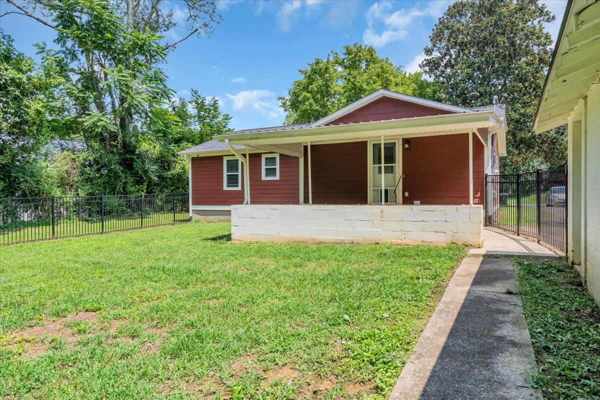617 Fall River Rd