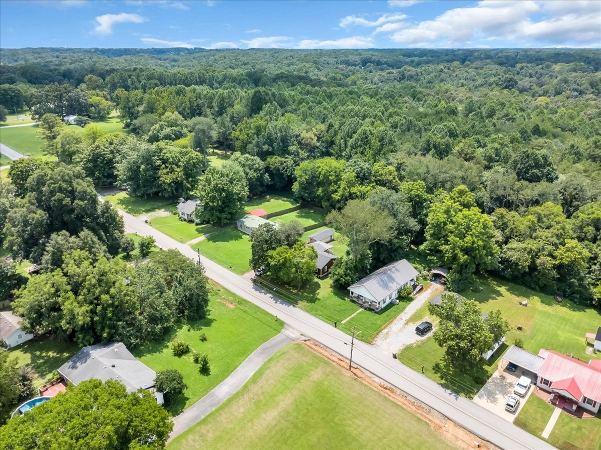 617 Fall River Rd