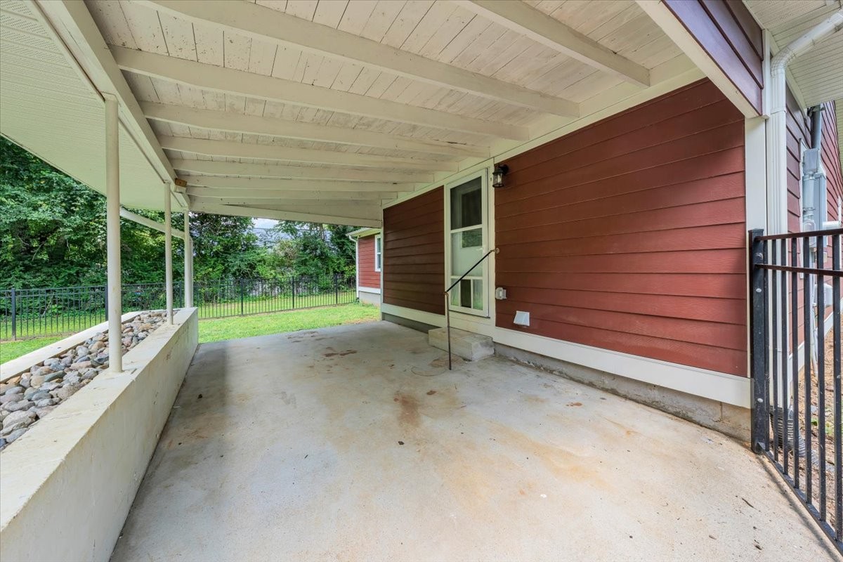 617 Fall River Rd