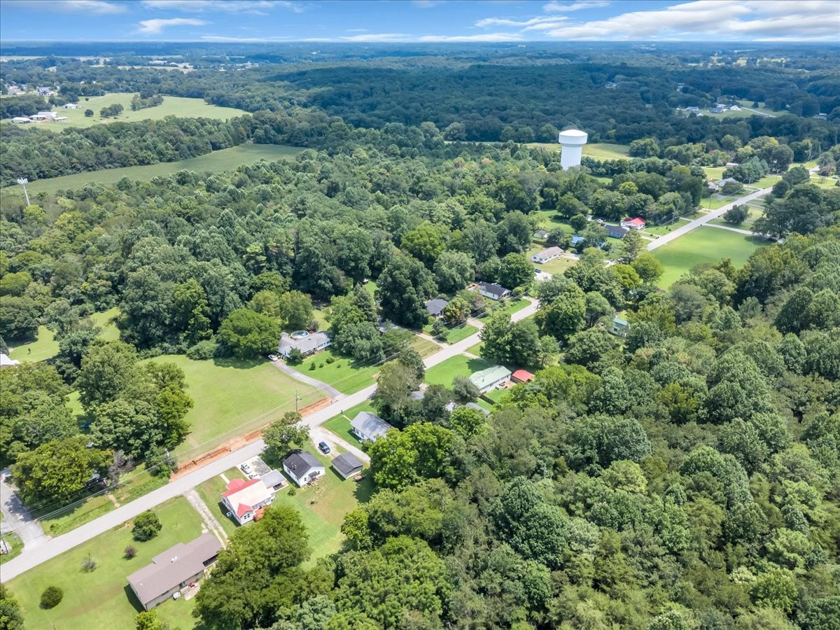 617 Fall River Rd