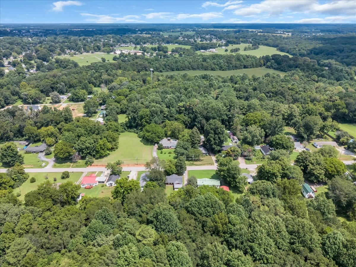 617 Fall River Rd