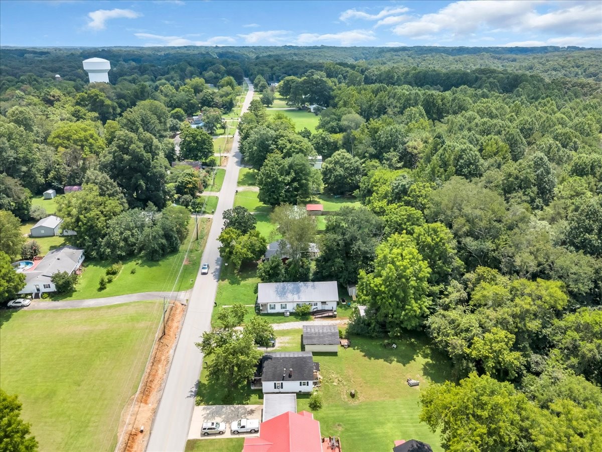 617 Fall River Rd