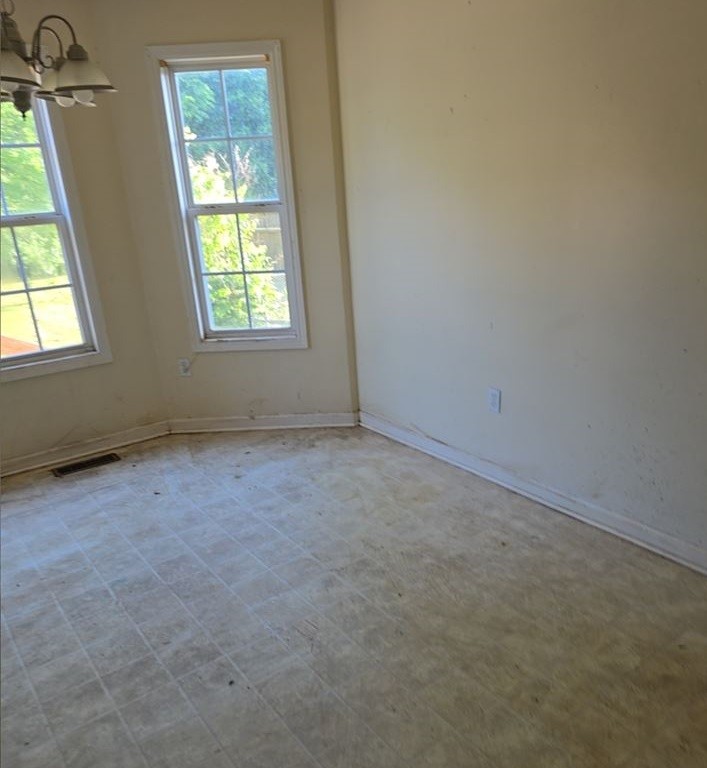 215 Warren Cir
