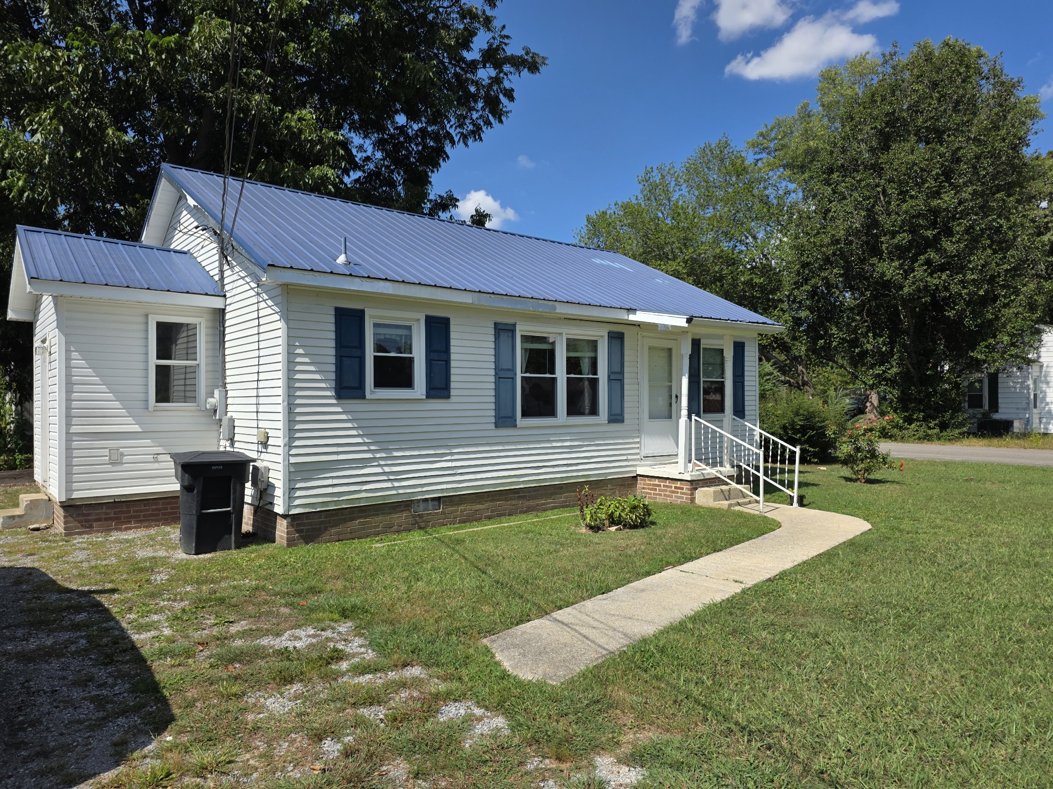 200 Helen St