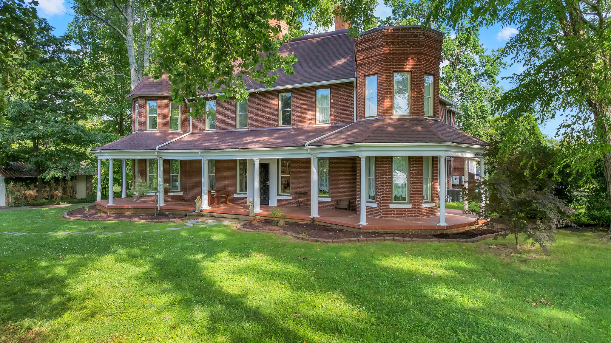 412 E Petty Ln