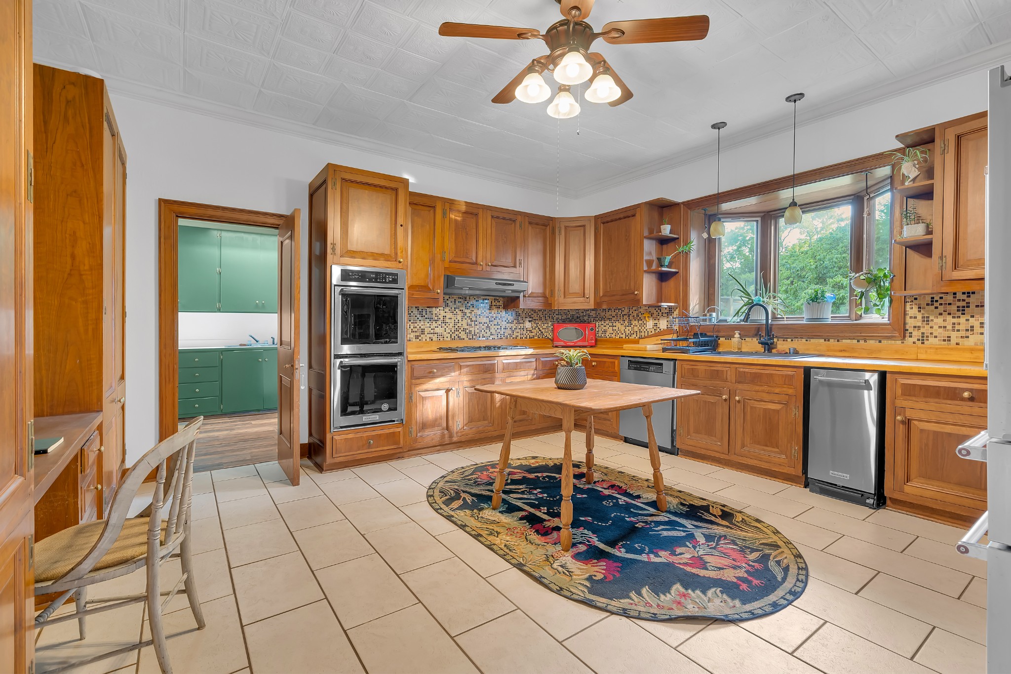 412 E Petty Ln