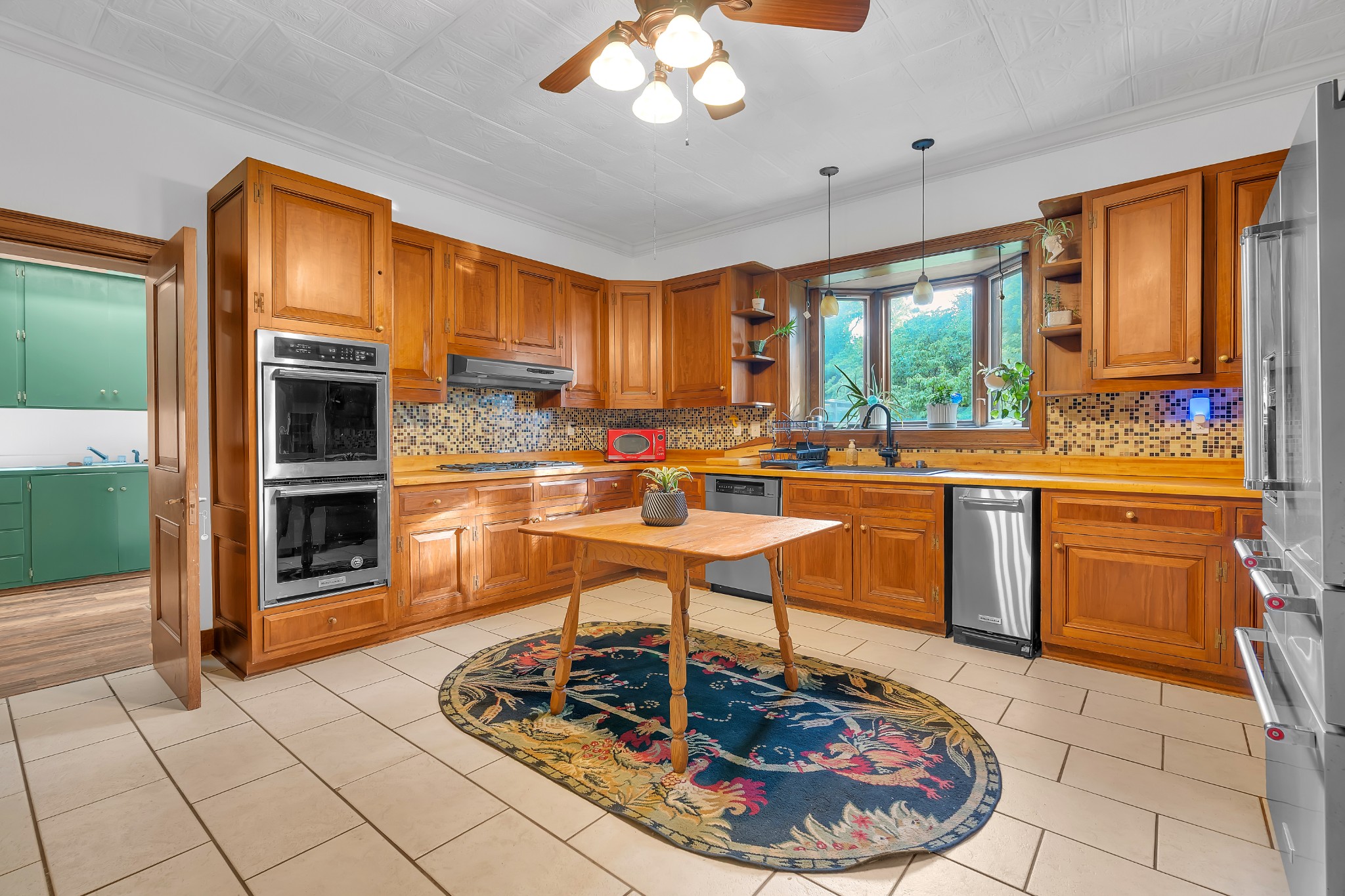 412 E Petty Ln
