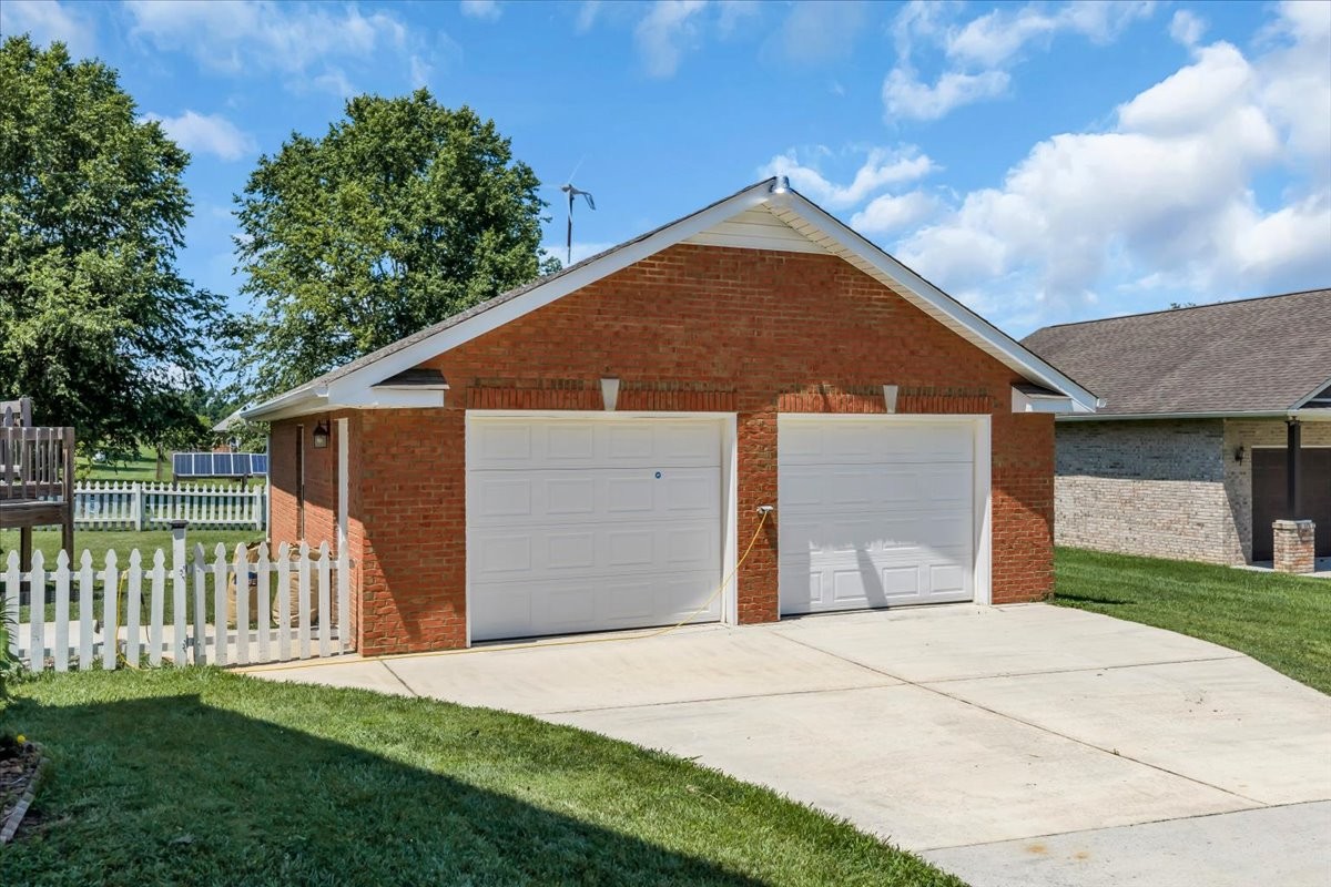 92 Freeman Ct