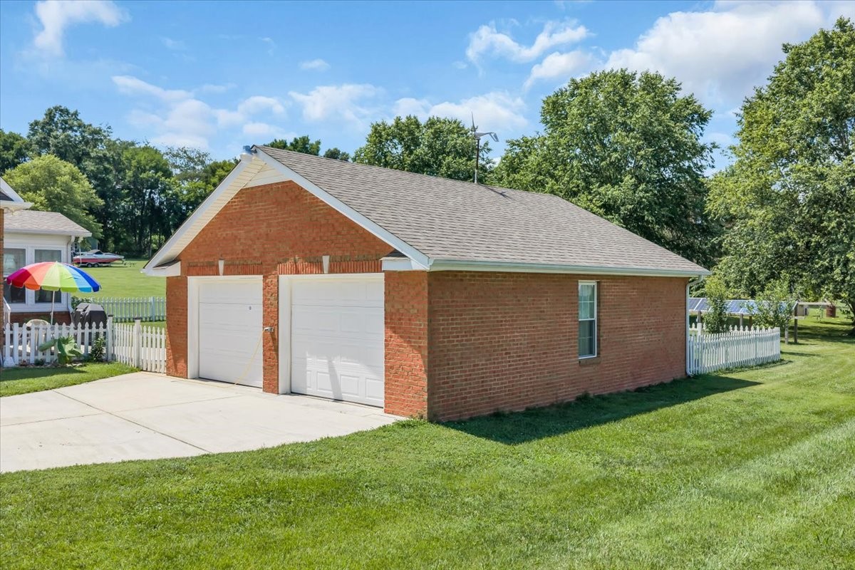 92 Freeman Ct