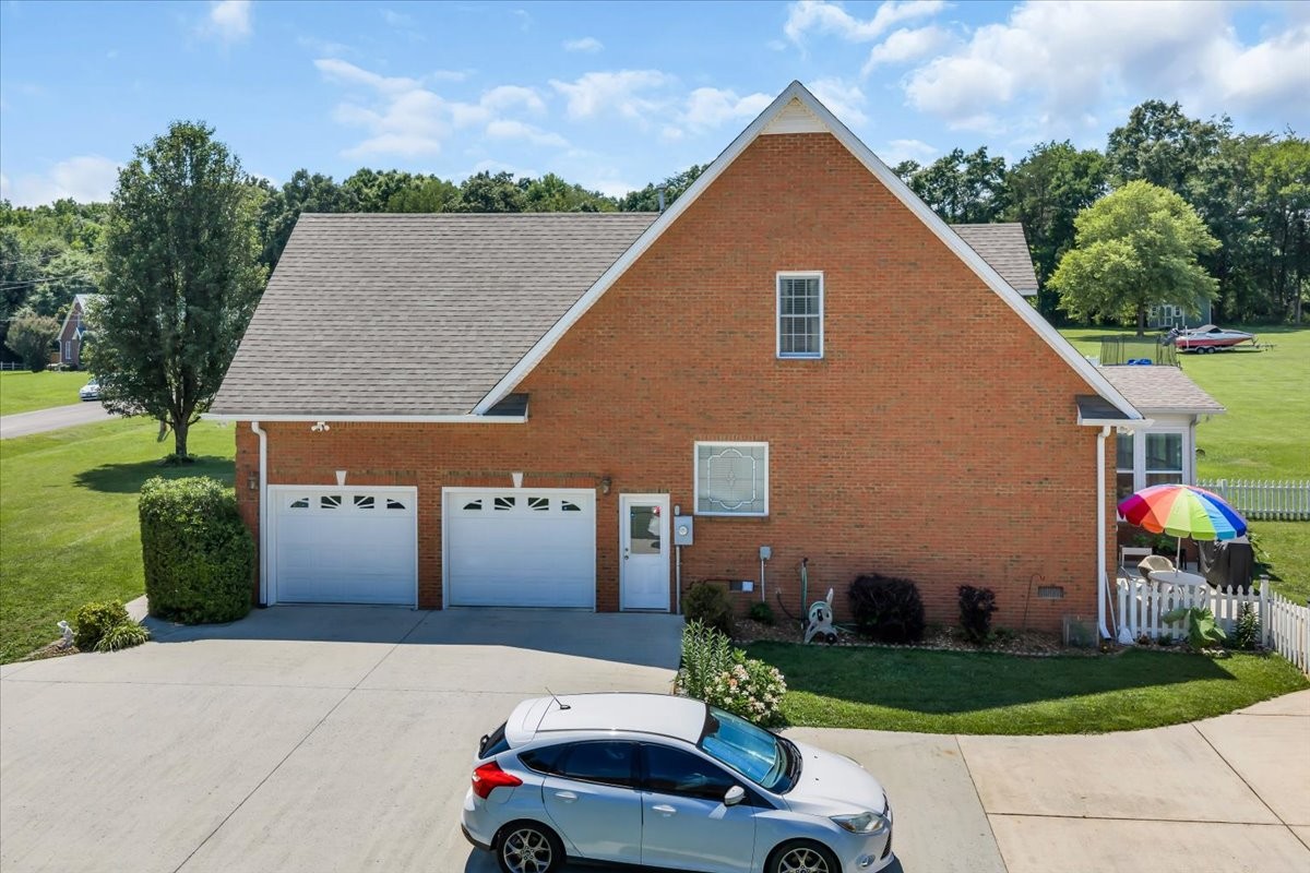 92 Freeman Ct