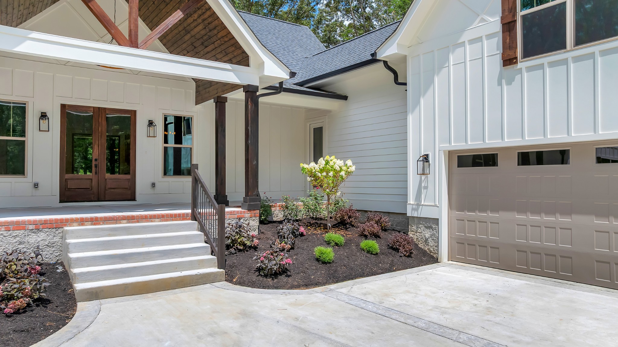 453 Dogwood Ln