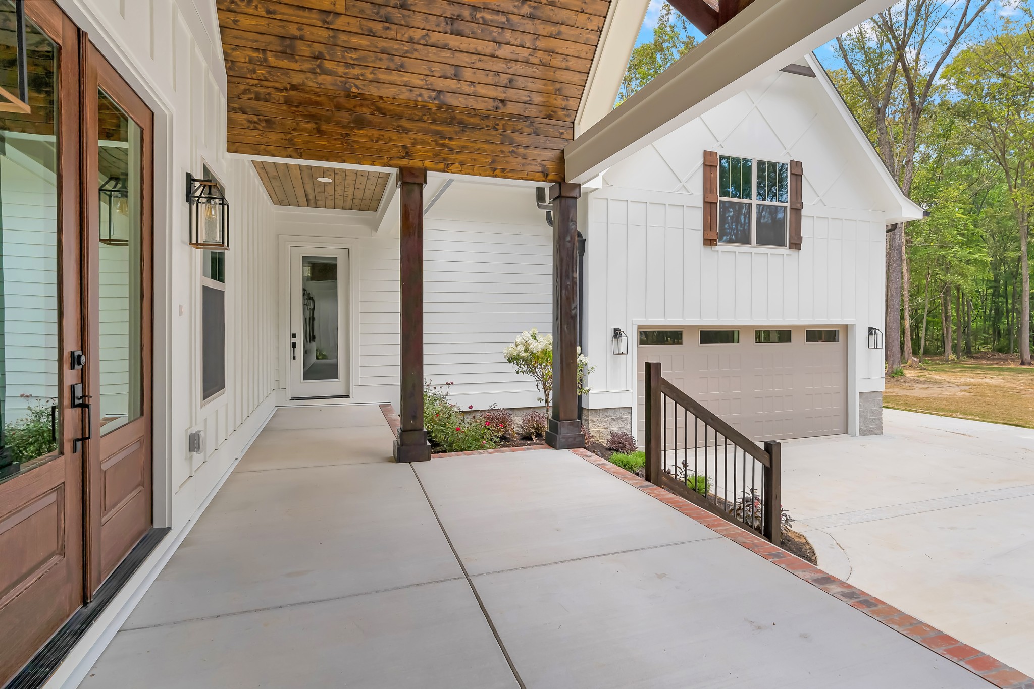 453 Dogwood Ln