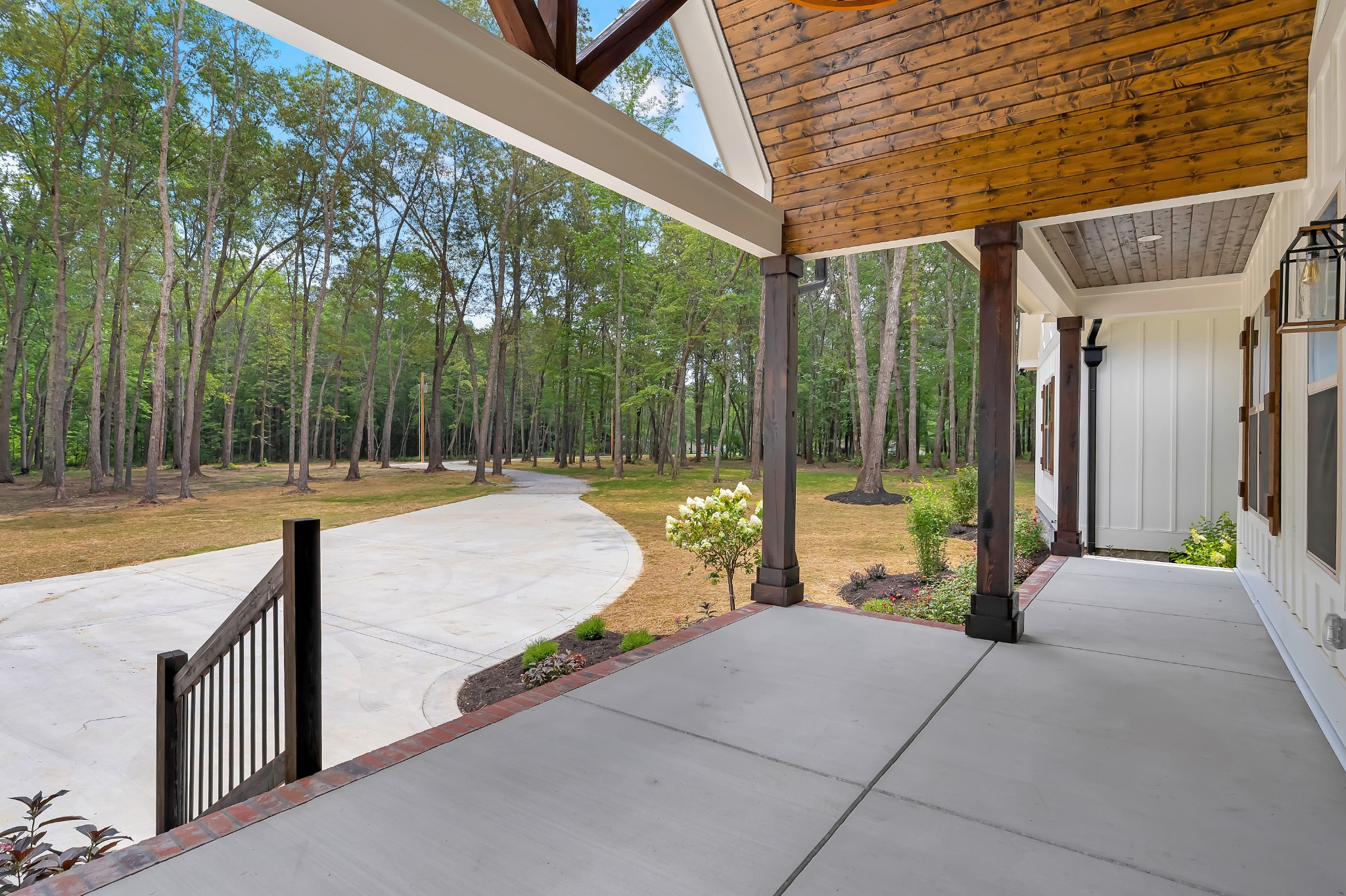453 Dogwood Ln