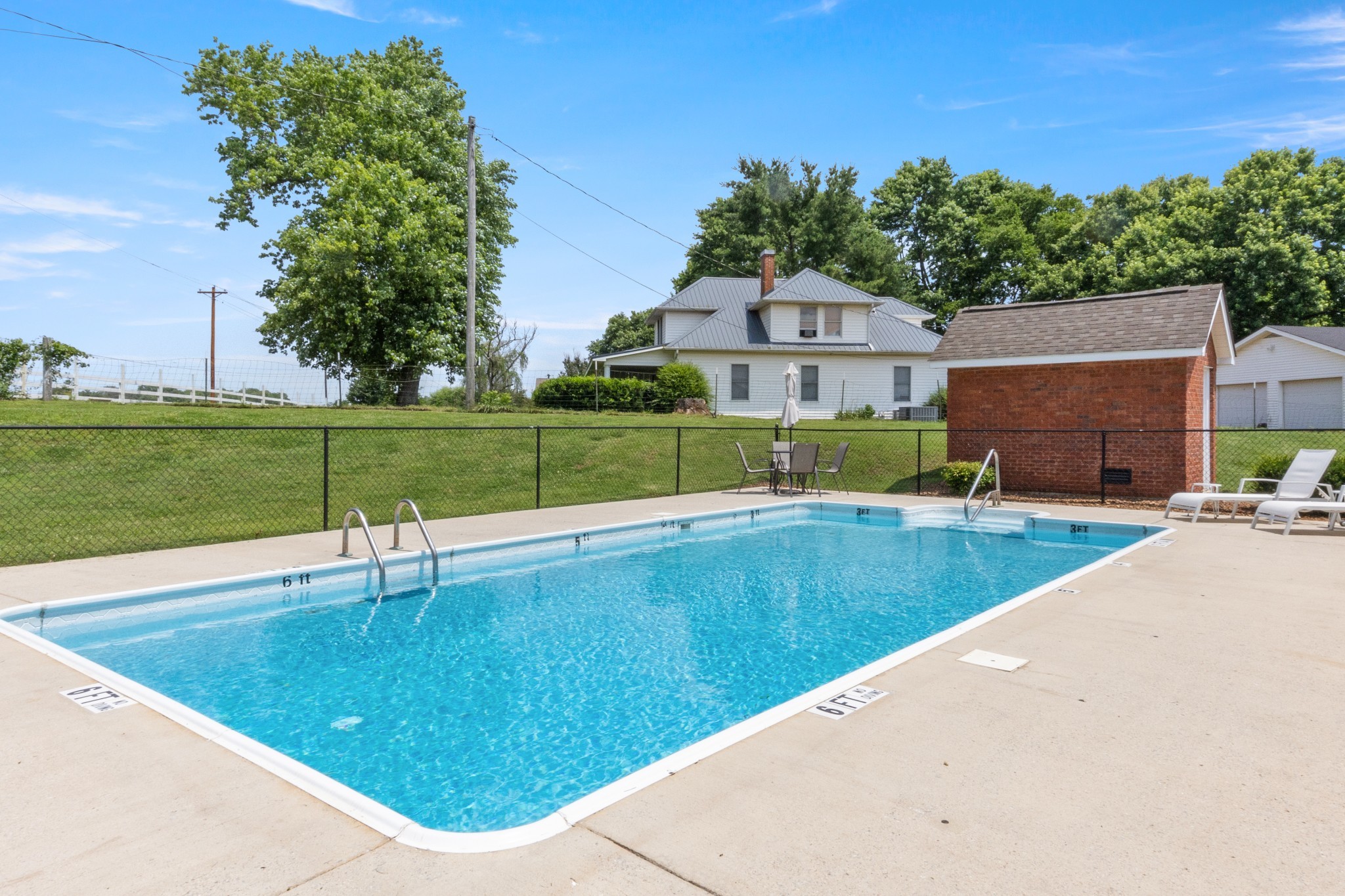 342 Chase Cir