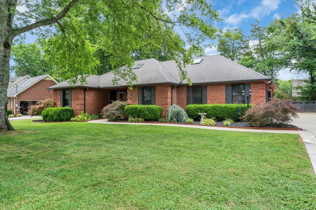 415 Whitney Dr