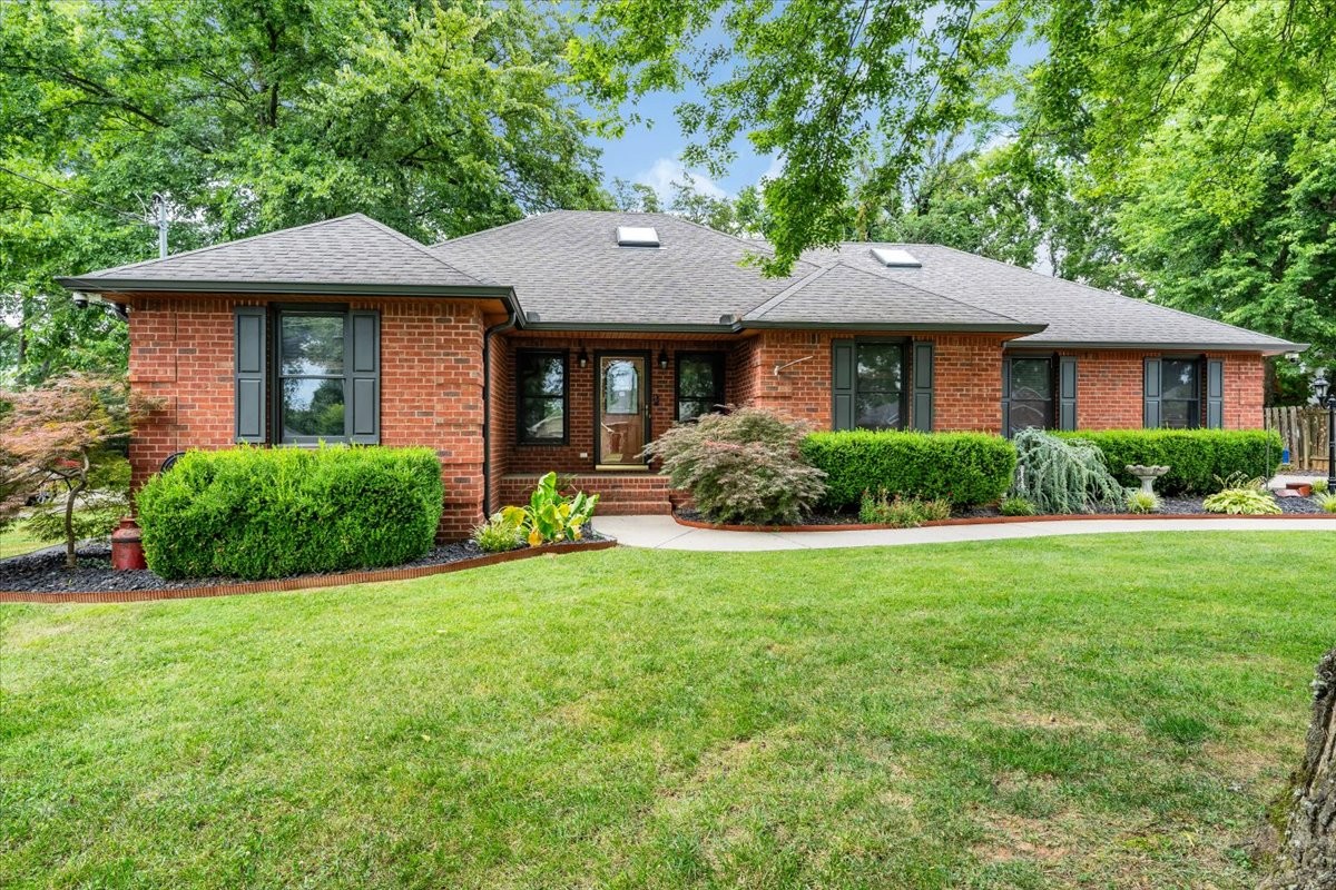 415 Whitney Dr