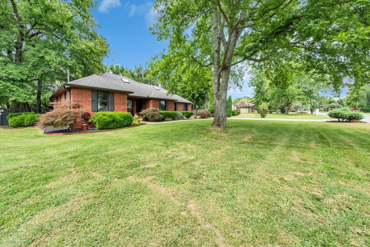 415 Whitney Dr
