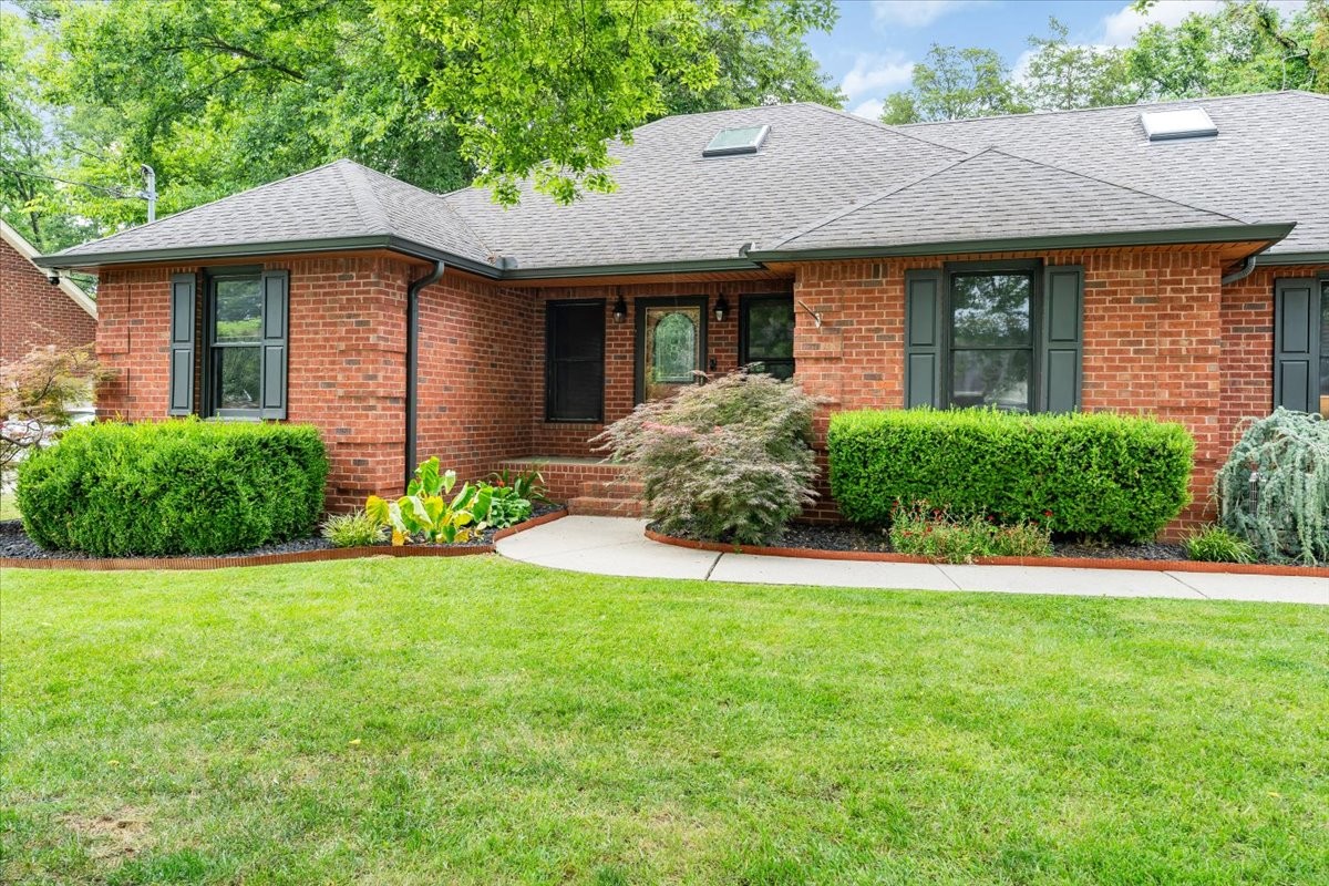 415 Whitney Dr