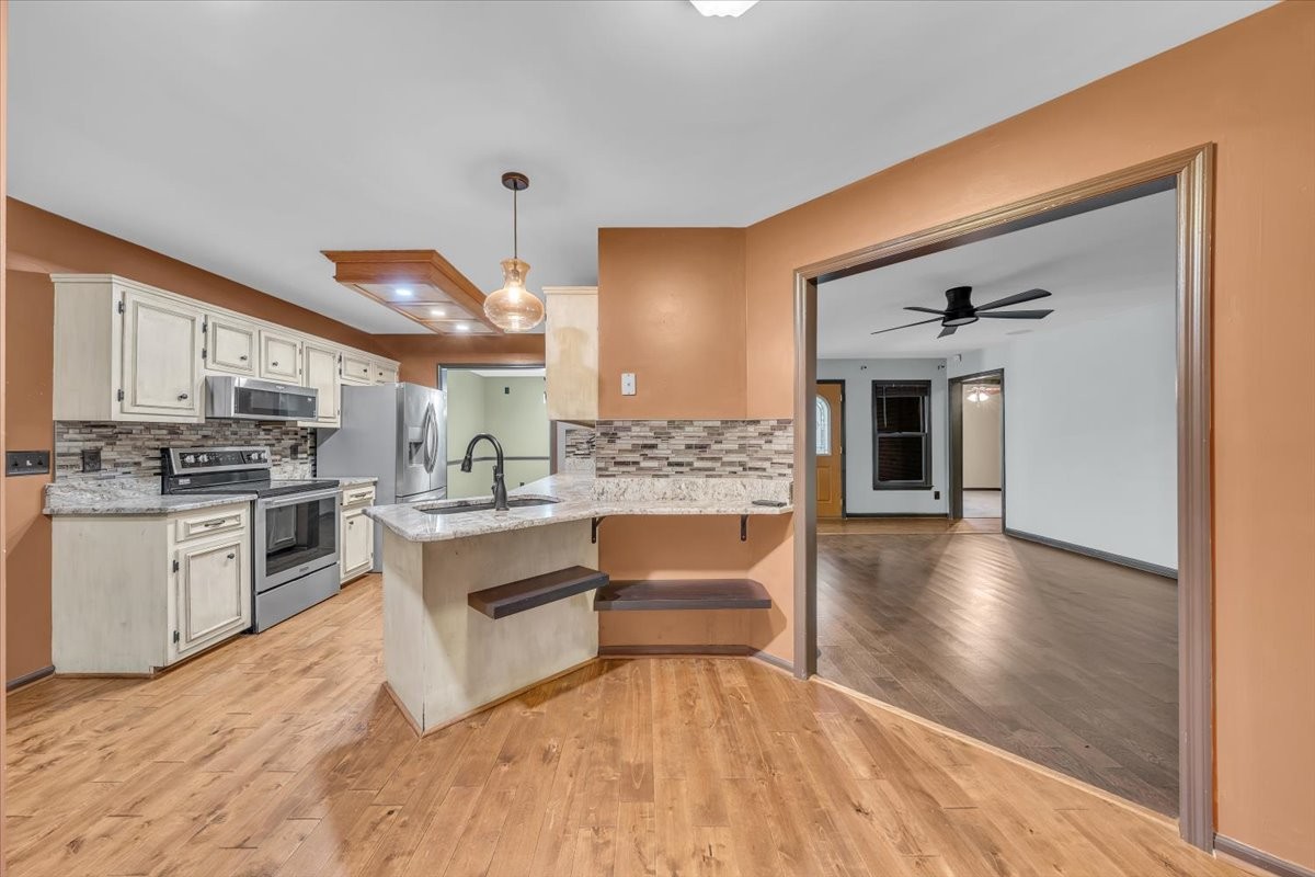 415 Whitney Dr