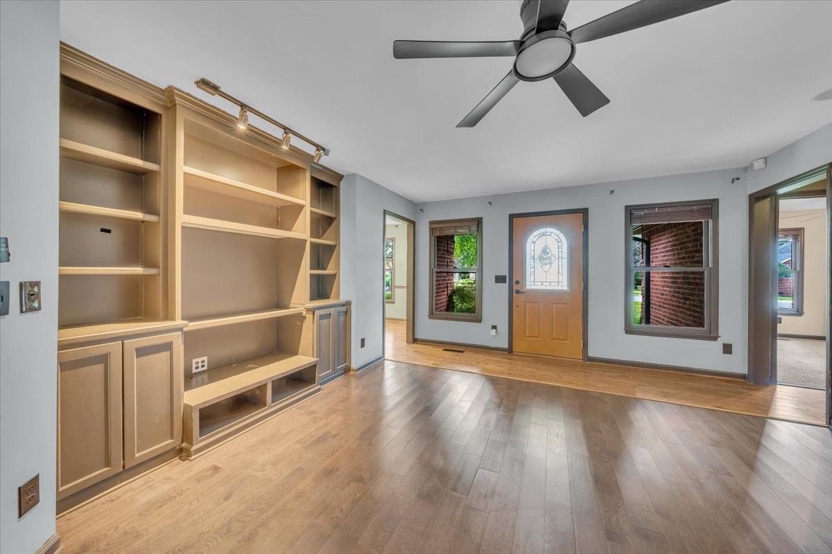 415 Whitney Dr