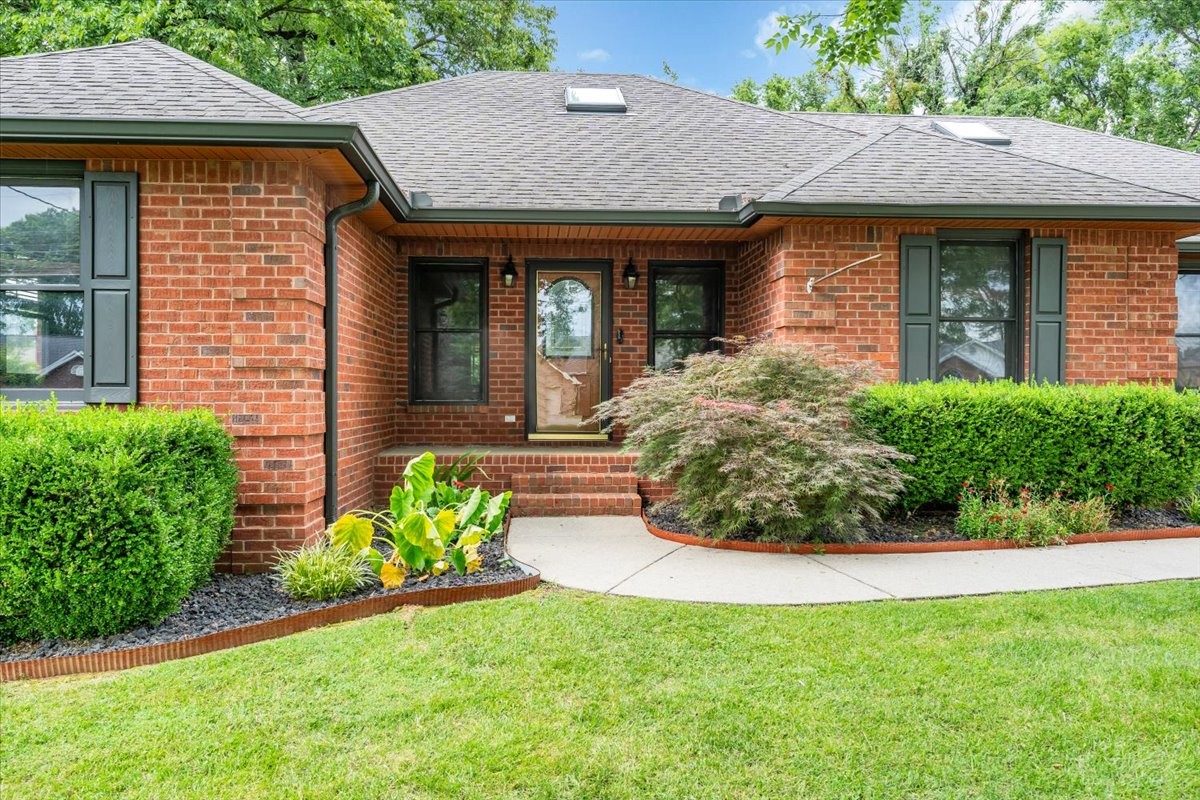415 Whitney Dr