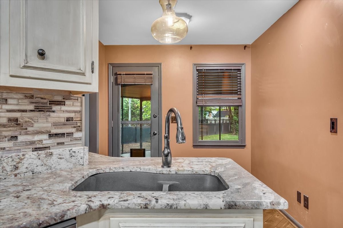 415 Whitney Dr