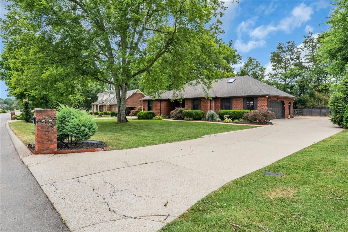 415 Whitney Dr