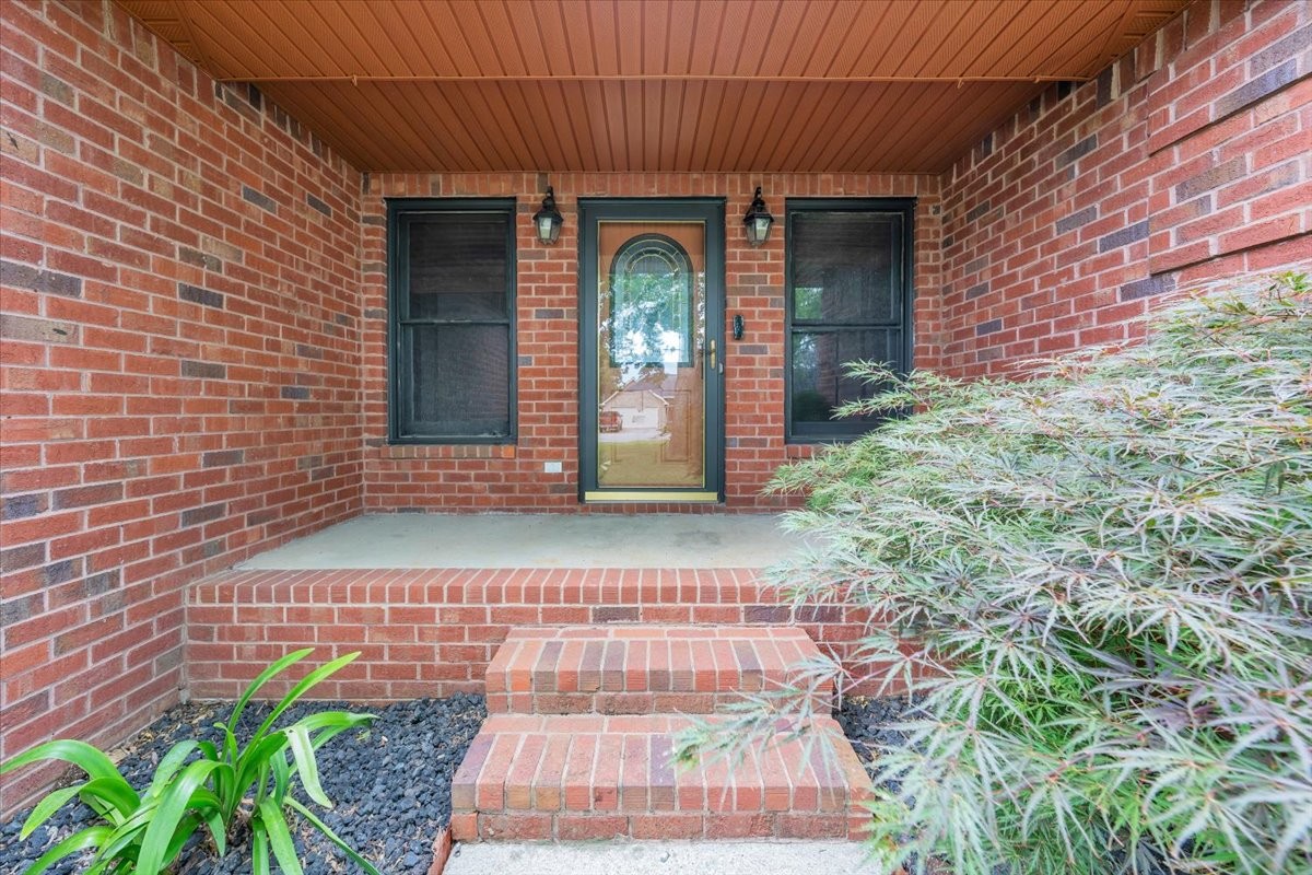 415 Whitney Dr