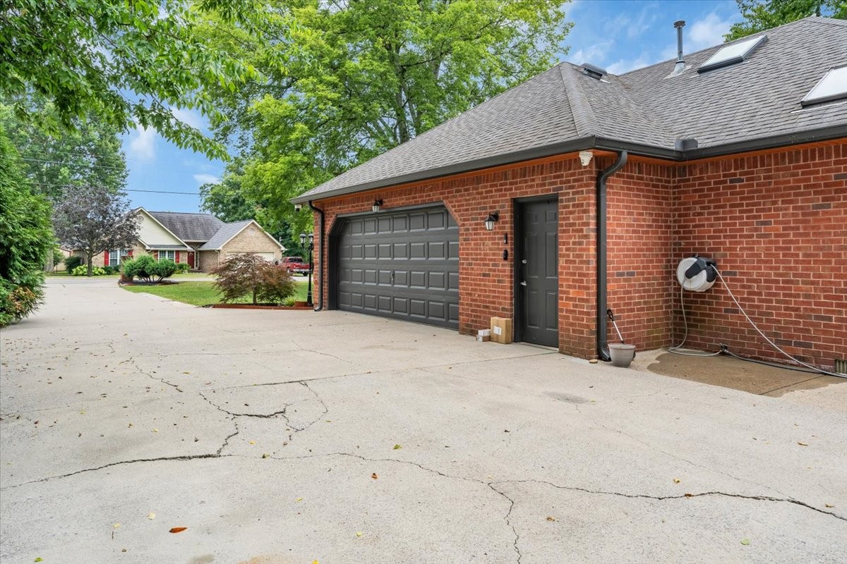 415 Whitney Dr