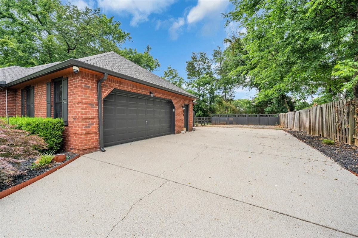 415 Whitney Dr