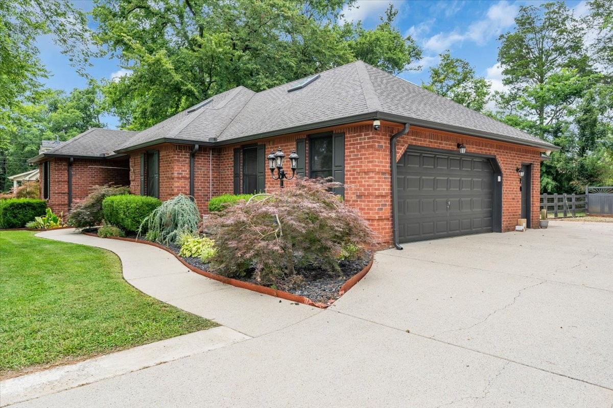415 Whitney Dr