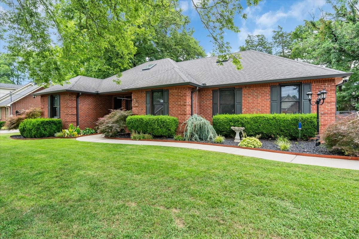 415 Whitney Dr