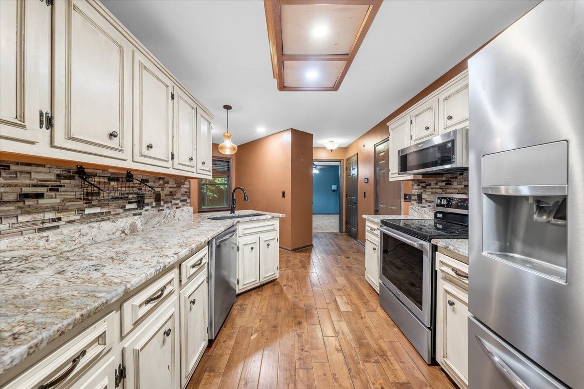 415 Whitney Dr