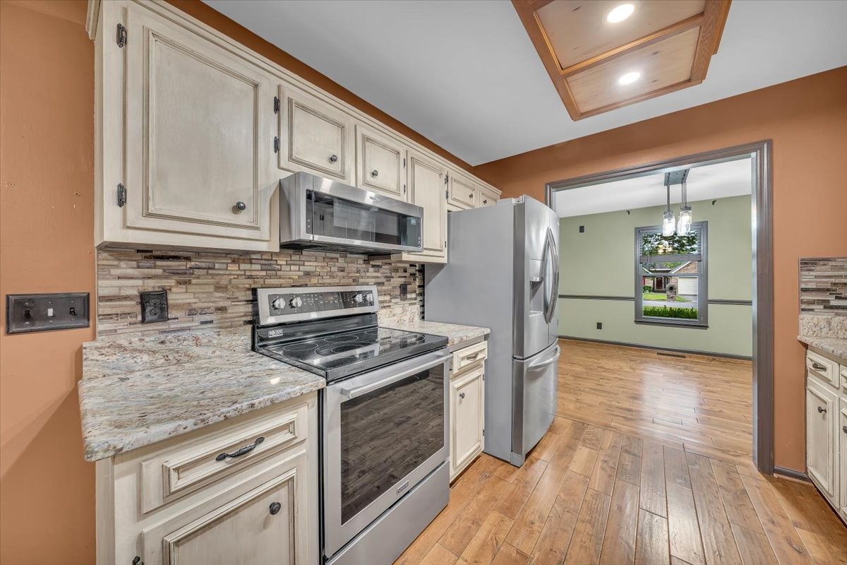 415 Whitney Dr