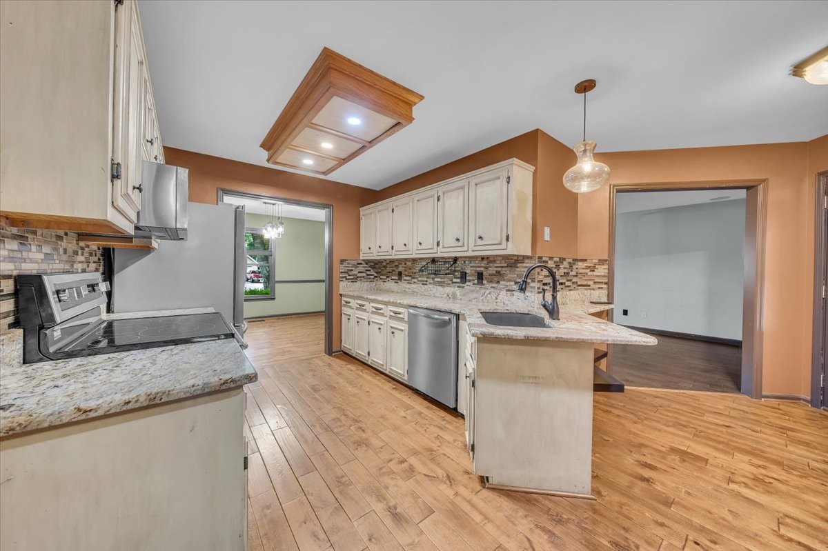 415 Whitney Dr