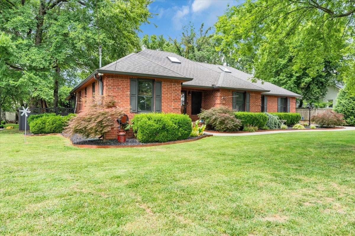 415 Whitney Dr
